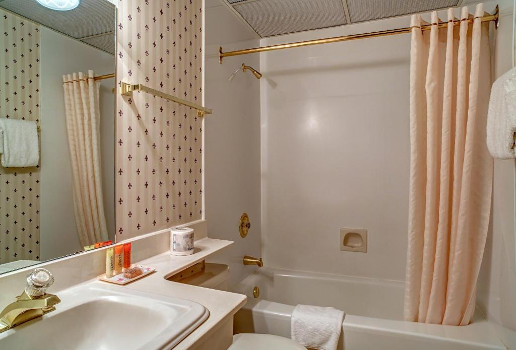 Hotel Athabasca 2*