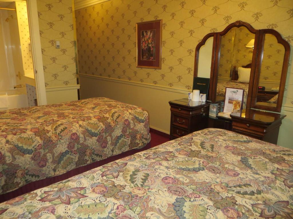 Hotel Athabasca 2*